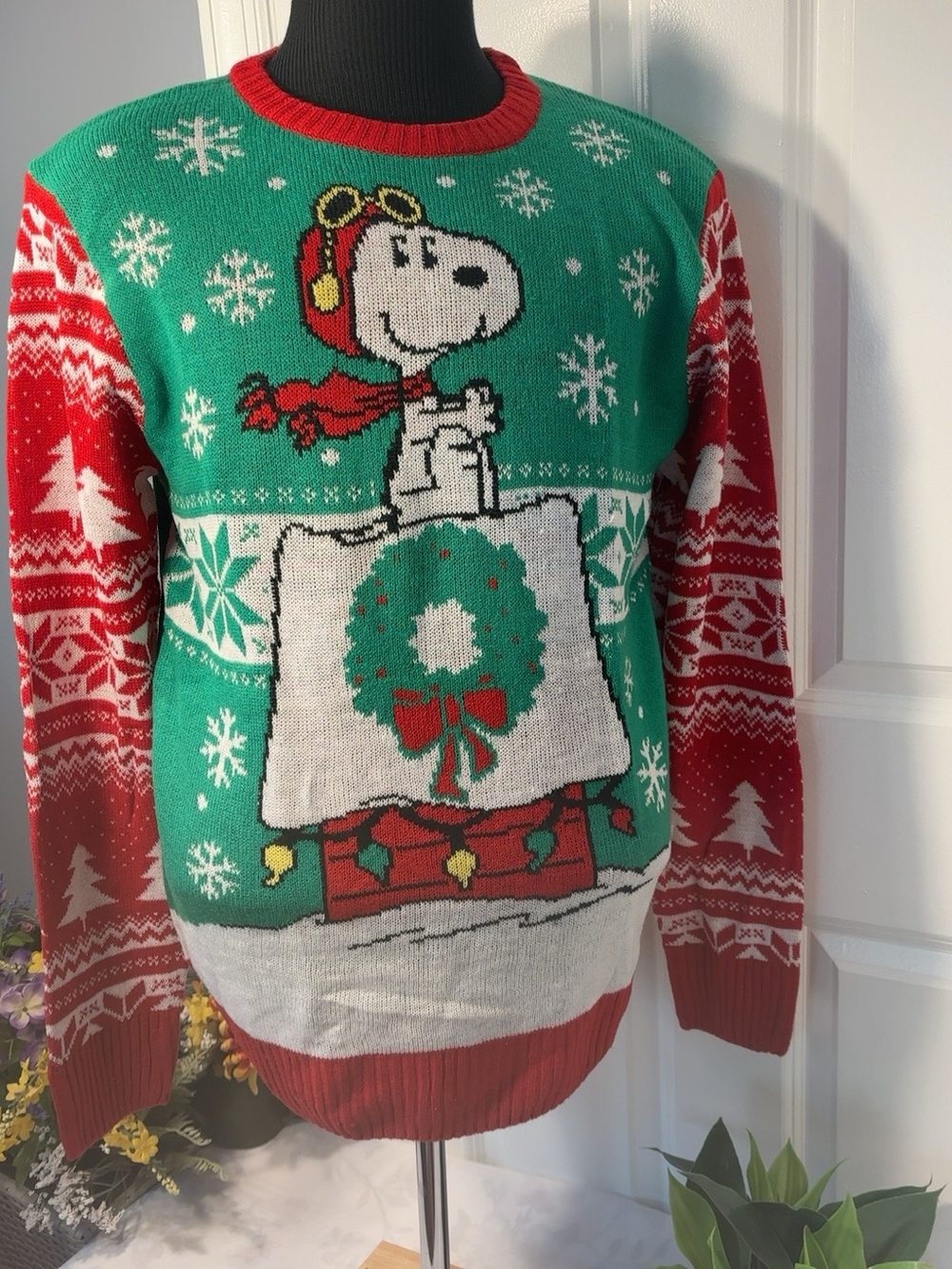 Men’s Peanuts Snoopy Christmas Holiday Sweater Green Red Size Medium - Picture 4 of 7